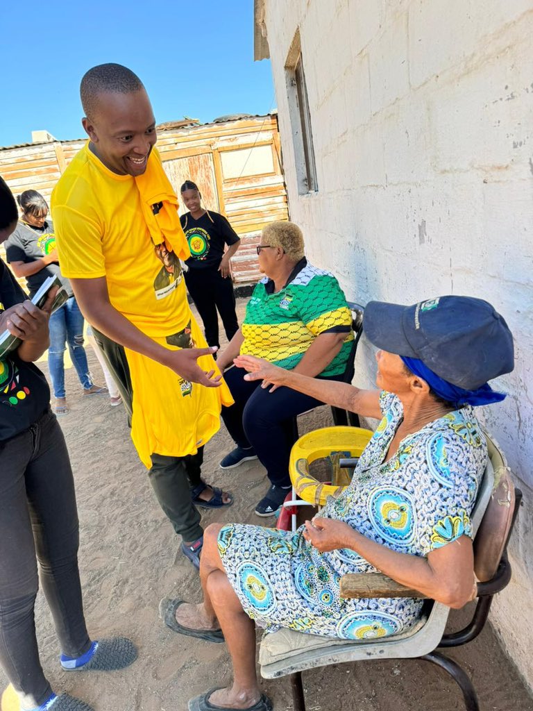 ANCYL Provincial Secretary Cde Victor Dolopi leads Volunteers to an intensive door to door in Ward 1 Namakwa Members of the community received the volunteers and expressed their full support by committing to vote for @MyANC on 29 May 2024 #VoteANC2024 #LetsDoMoreTogether