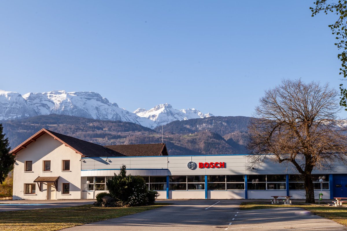 🚘 La fin du moteur thermique va détruire des milliers d'emplois dans l'industrie automobile et cela a déjà commencé. C'est le cas à Marignier (74), où Bosh fermera son site du production de systèmes hydrauliques à la fin de l'année. 153 emplois vont ainsi disparaître.