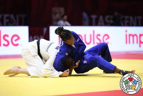 Maylín del Toro cumple en Mundial de #Judo
A pesar de no llegar al cuadro de medallas, consiguió ganar dos combates y es lo mejor de #Cuba hasta el momento. #DeporteCubano 
jit.cu/NewsDetails.as…