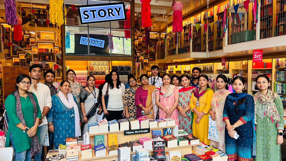 At Story Bookstore, Kolkata for a storytelling session.

#childrensbooks #authorsession #booksforkids #childrensauthor
