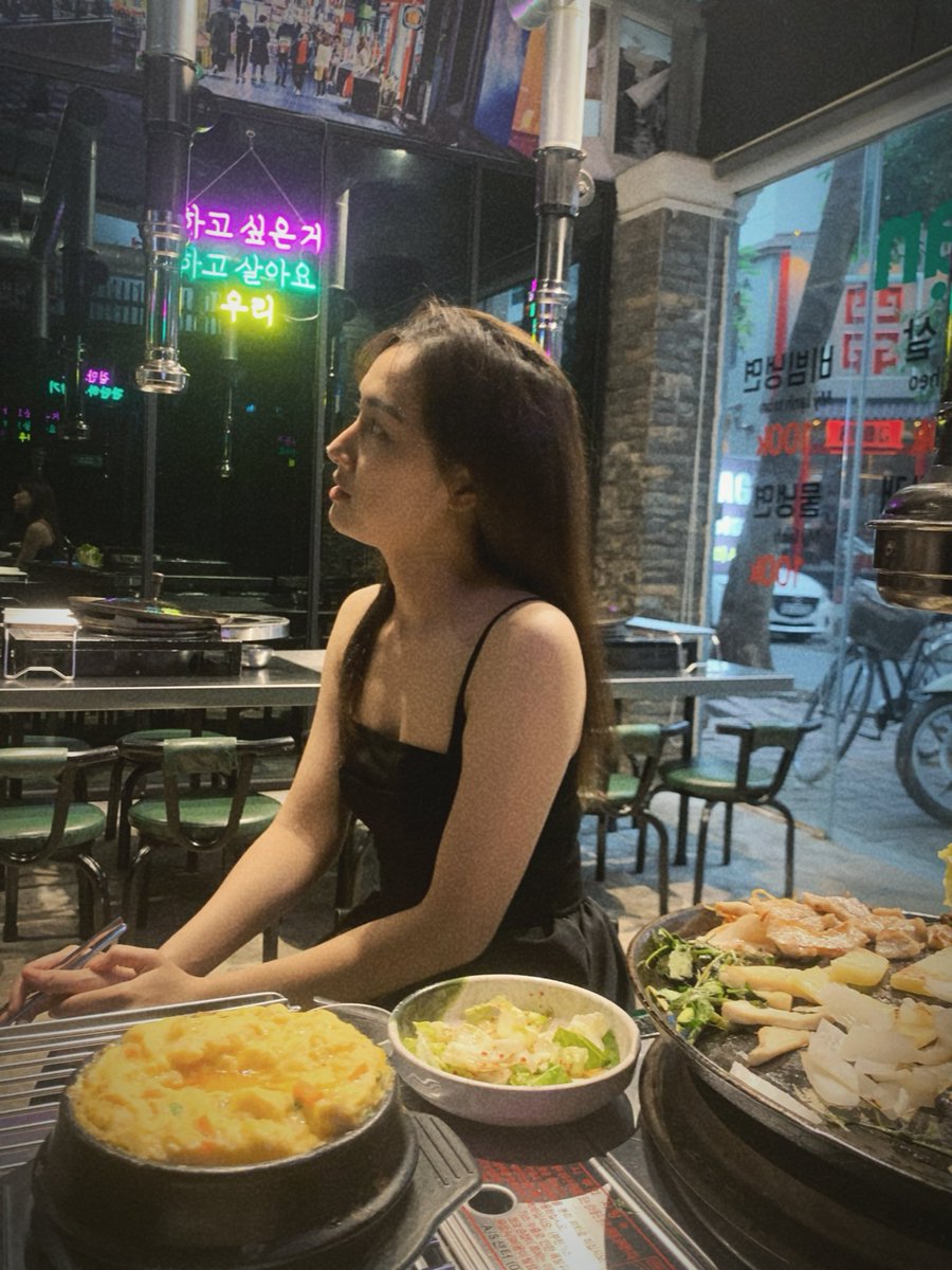 Rung1218's tweet photo. Tiệm thịt nướng ở Hoàng Ngân này ngon xỉu mà rẻ, chủ người Hàn lun nha https://t.co/yObOQqEUl8