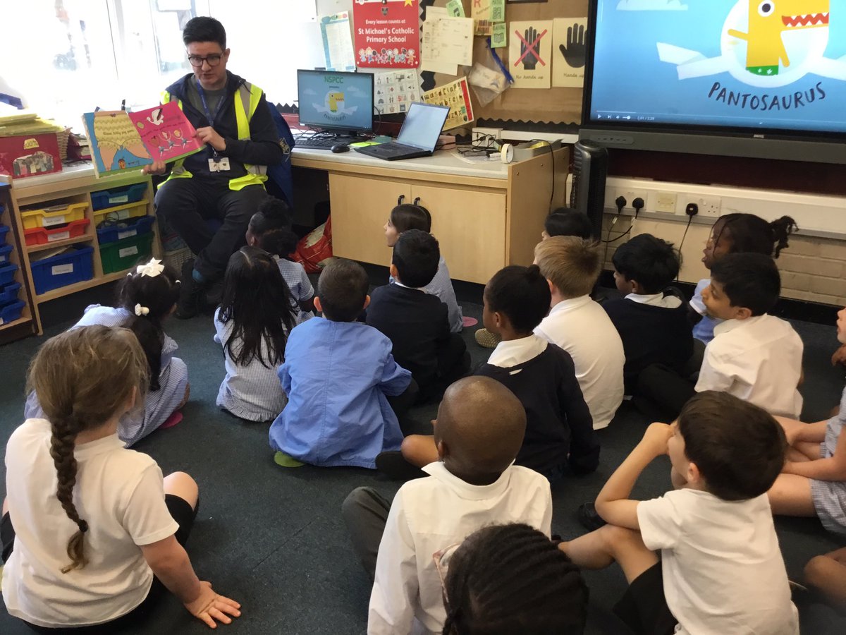 StmThinkers's tweet photo. We had a visit from Mr Smith. He told us all about the PANTS rules. #STMPSHE https://t.co/Ye7ZWNOLef