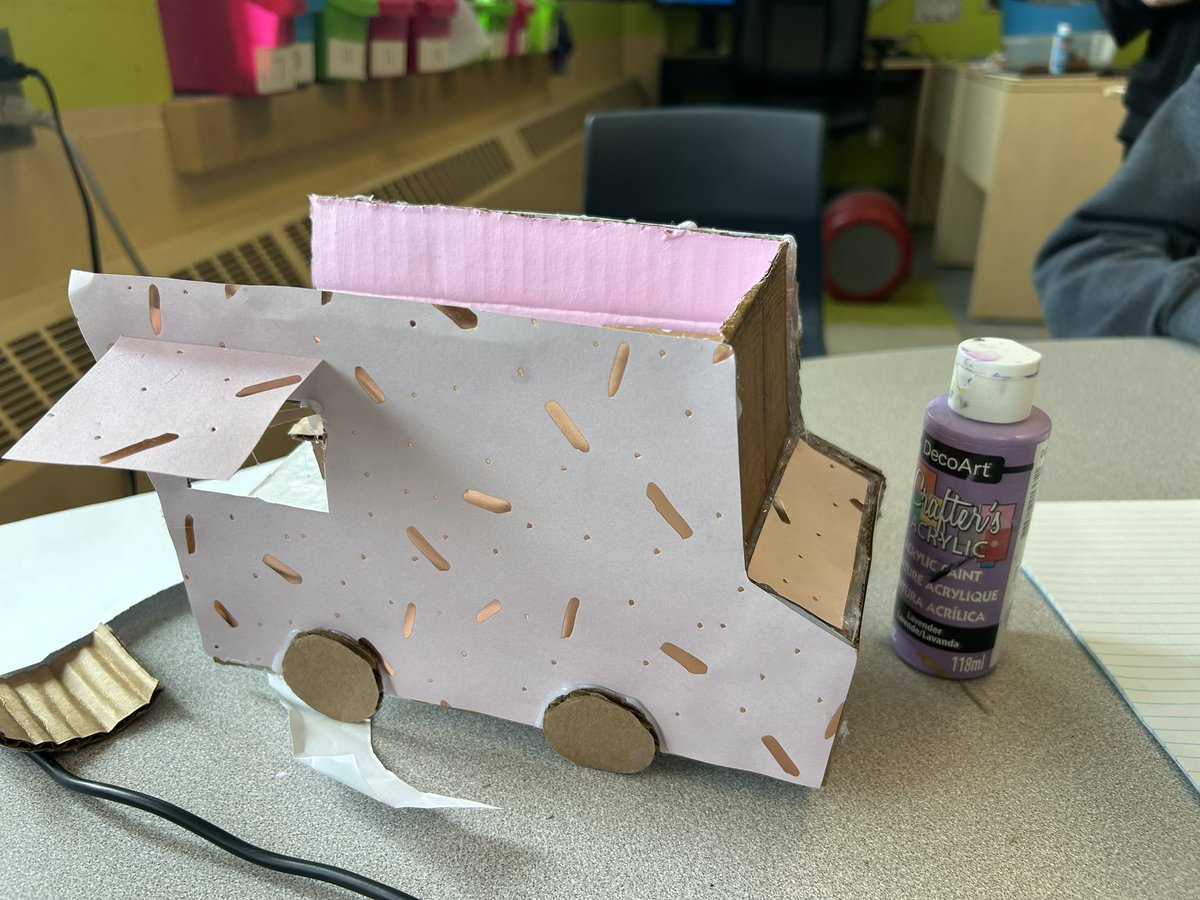 HDDawe's tweet image. Working on a little  French culture project! @BrooksideInt  #makersbemaking #designandcreate #frenchcukture #foodtruck