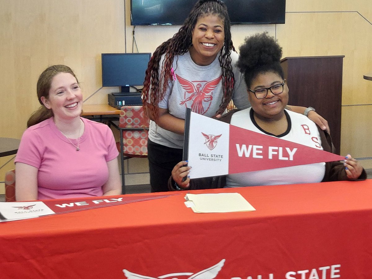 Congratulations to MCHS senior My'Leeyah Satterwhite who signed with @BallState today to become an elementary education student after completing the Early Education program at the MACC. Congrats to all MACC signees today! @ballstatetc @opsw411 @MACC_MCS