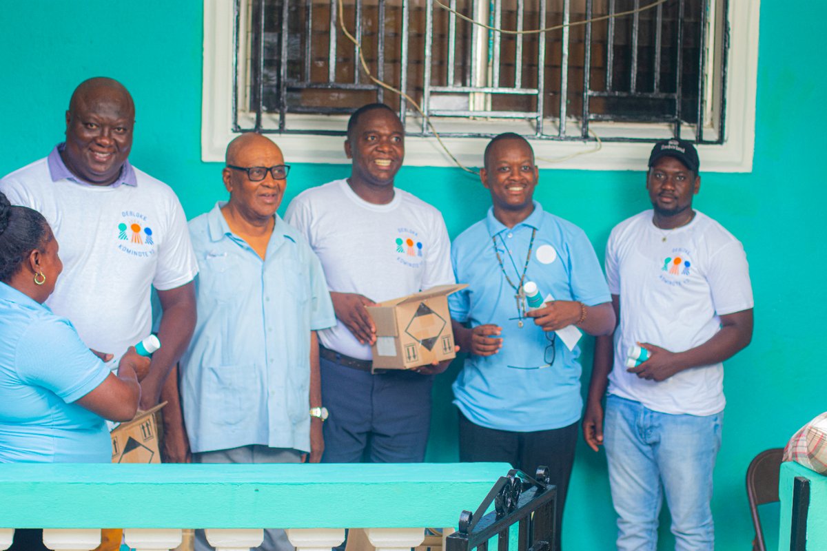 UnlockingCMTY's tweet image. Our team in Haiti delivered essential medical supplies, including hand sanitizers, to schools, churches, hospitals, and the prison in Hinche.

Many thanks to all those who continue to support our work in Haiti.  

#Communitysupport   #Givingback #Healthandsafety #spreadlove