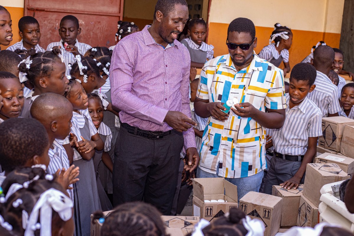 UnlockingCMTY's tweet image. Our team in Haiti delivered essential medical supplies, including hand sanitizers, to schools, churches, hospitals, and the prison in Hinche.

Many thanks to all those who continue to support our work in Haiti.  

#Communitysupport   #Givingback #Healthandsafety #spreadlove