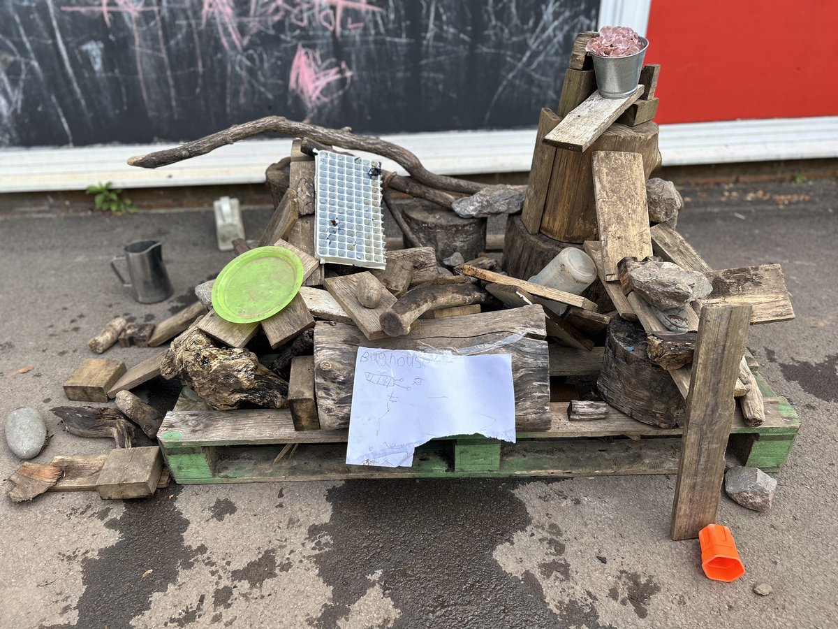 LlanFach2030's tweet photo. We love a spontaneous sunny day project in Reception! We found a woodlouse in our garden so we worked together, as a team, to build a bug hotel for him! 🐛🪰🕷️🦋 https://t.co/J3vMLMAuGi