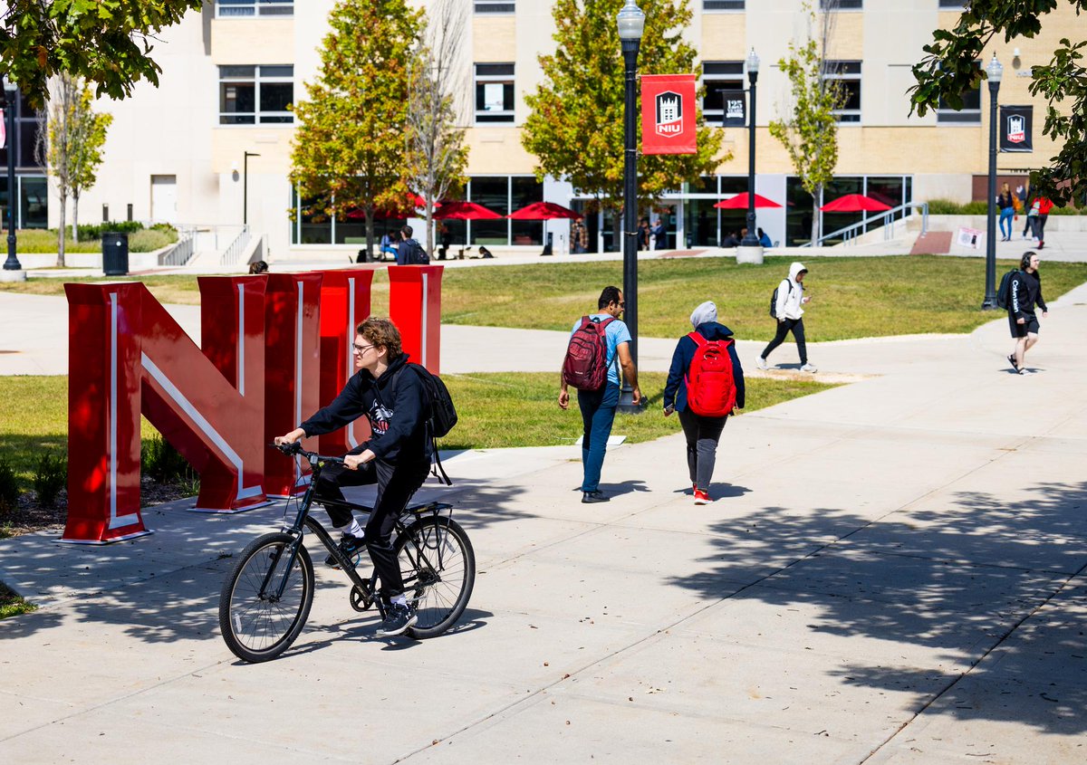 Know someone thinking about NIU? 🤔 Choose from the many ways #FutureHuskies can explore our campus and learn about financial aid, student life, campus resources, academic programs, advising and more. 📍➡️ go.niu.edu/visit