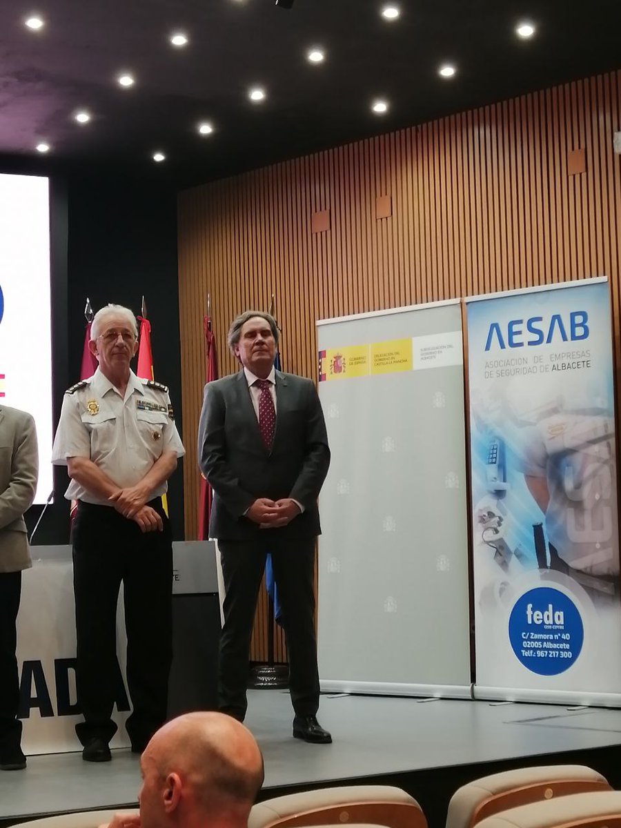 EmpresariosFEDA's tweet photo. Empresas miembros de AESAB como Seguridad Extin-Alba SL, Acecho Seguridad SL, @Proextin SL, Intelligence&Evidence SL - Albacoy, Tecnosecurity SL y Unión Protección Civil SL han participado en esta conmemoración del Día de la Seguridad Privada.

Para culminar el acto se ha procedido al reconocimiento a la labor profesional de la seguridad privada, haciendo entrega de menciones honoríficas, resaltando la necesaria colaboración y cooperación con las Fuerzas y Cuerpos de Seguridad del Estado.

#FEDAAsociaciones