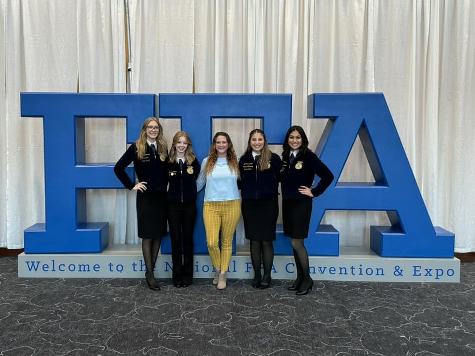 UF_FSHN's tweet photo. #Championship! Great ceremony @WestOrange_OCPS for the @FloridaFFA #StateChampion #Foodscience & Technology team who went on to win nationals against 47 other state champions. #NationalChampions #ScienceofFood #womeninscience #FutureGators #Teamwork #AGteachersRawesome #FLA https://t.co/jF94ADRcpY