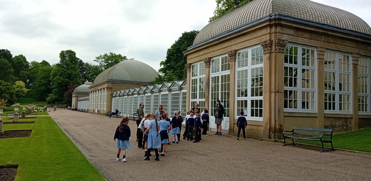 Y3_MrsCreed's tweet photo. We enjoyed our trip to The botanics so much! Thank you to Laura, who is an absolute legend!! 🥰🤩
We explored the pavilion habitats and loved the fragrent rose garden! @FOBSheffield 
What an epic trip to enhance our plants topic! 🪴 🥰🌾🌹🌷#themillscience #beworldwise https://t.co/atrcWggPY1