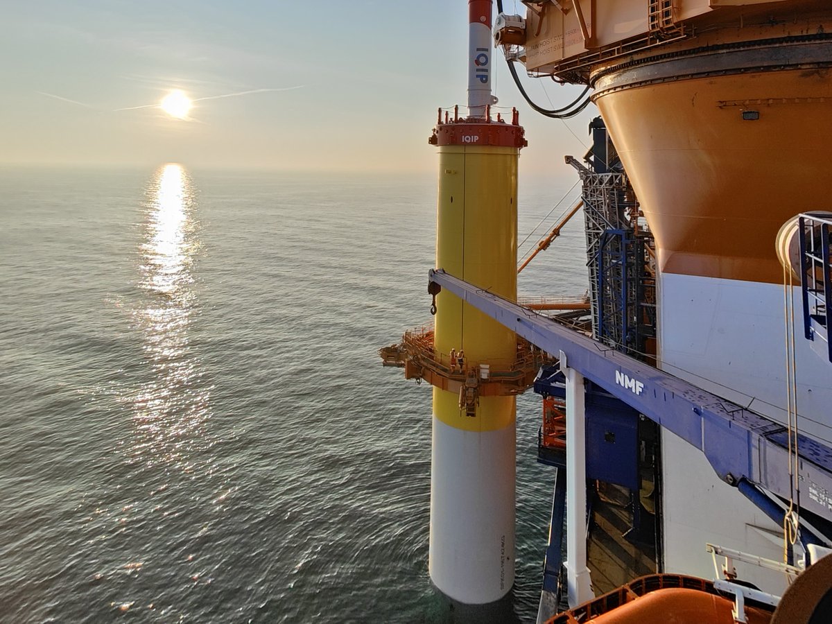 Van Oord’s Aeolus has installed the first monopile foundation at the RWE Sofia offshore wind farm - b.link/cqjucq6z

#Aspermont #VanOord #SofiaOffshoreWindfarm #Monopiles @RWE_UK #Aeolus #Foundations #RenewableEnergy #DoggerBank