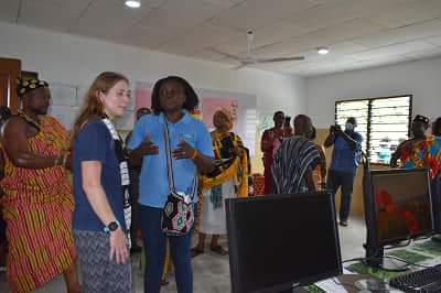 STARGhana's tweet photo. Our partners' visit was marked by the commissioning of a #borehole and a library/computer lab for the #Oboadaka M/A Basic School, addressing two most crucial needs. The team also donated assorted items including books & footwear.
@comicrelief
@FCDOGovUK
@British_Airways
@wacsi https://t.co/9B01zrJSIe