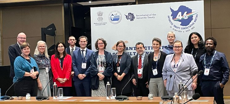 Minrel_Chile's tweet photo. En la 46° Reunión Consultiva del Tratado Antártico, las delegaciones de Argentina, Australia, Chile, Nueva Zelandia y Sudáfrica, se reunieron para dialogar sobre el compromiso de sus países con el Sistema del #TratadoAntártico en su calidad de puertas de entrada a la Antártica.❄️ https://t.co/kHOHHL0KqN