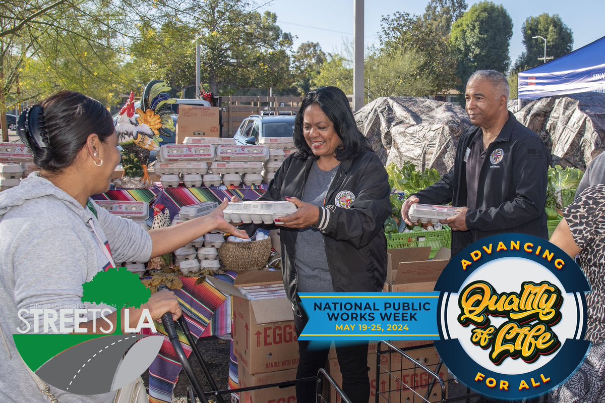 BSSLosAngeles's tweet photo. Sure, StreetsLA is known for filling potholes & trimming trees, but hereโs something surprising: We also permit special events across @LACity
Farmers markets, block parties, community fairs โ you name it, we help make it happen.
See you next time!
#NPWW #MadeYaLook
@LACityDPW https://t.co/XxBI3GKd9g