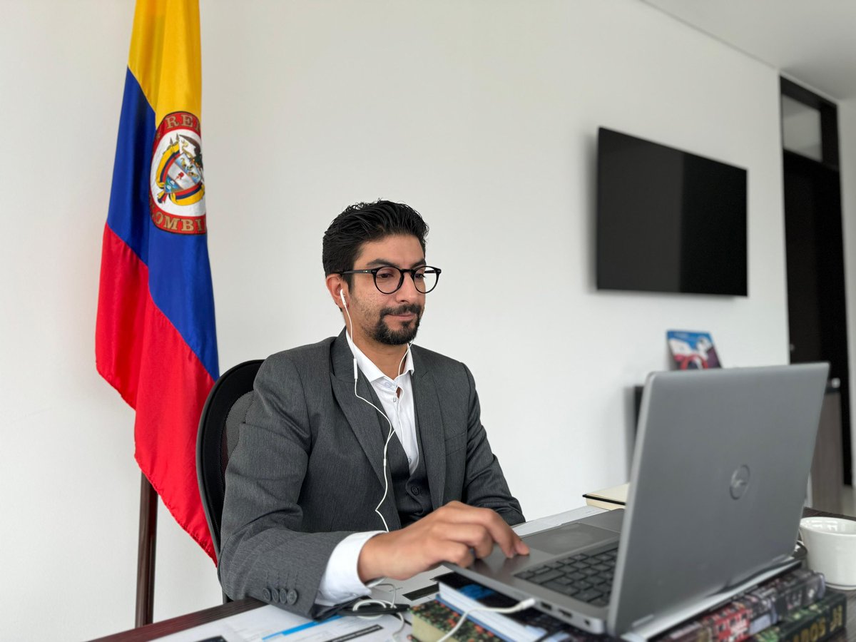 ANE_Colombia's tweet photo. #DigitalNext @ForosSemana l 📡Nuestro director (e), Sebastián Henao, participa en el panel 5G en Colombia: ¿Estamos listos para la interconexión total?

Se socializará el impacto de la tecnología 5G en diferentes sectores económicos y sociales.

#EnVivo 👉 https://t.co/FRwHDrTSc3 https://t.co/xqwJ1riTnB