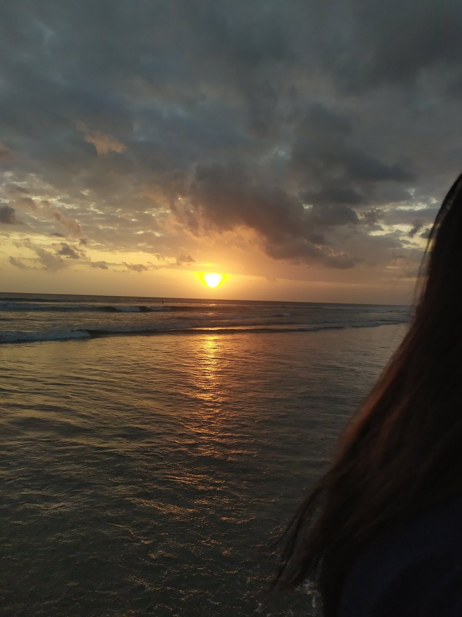 lanjut day 2

pantai kuta lanjut ke seminyak
pengen liat sungset katanya