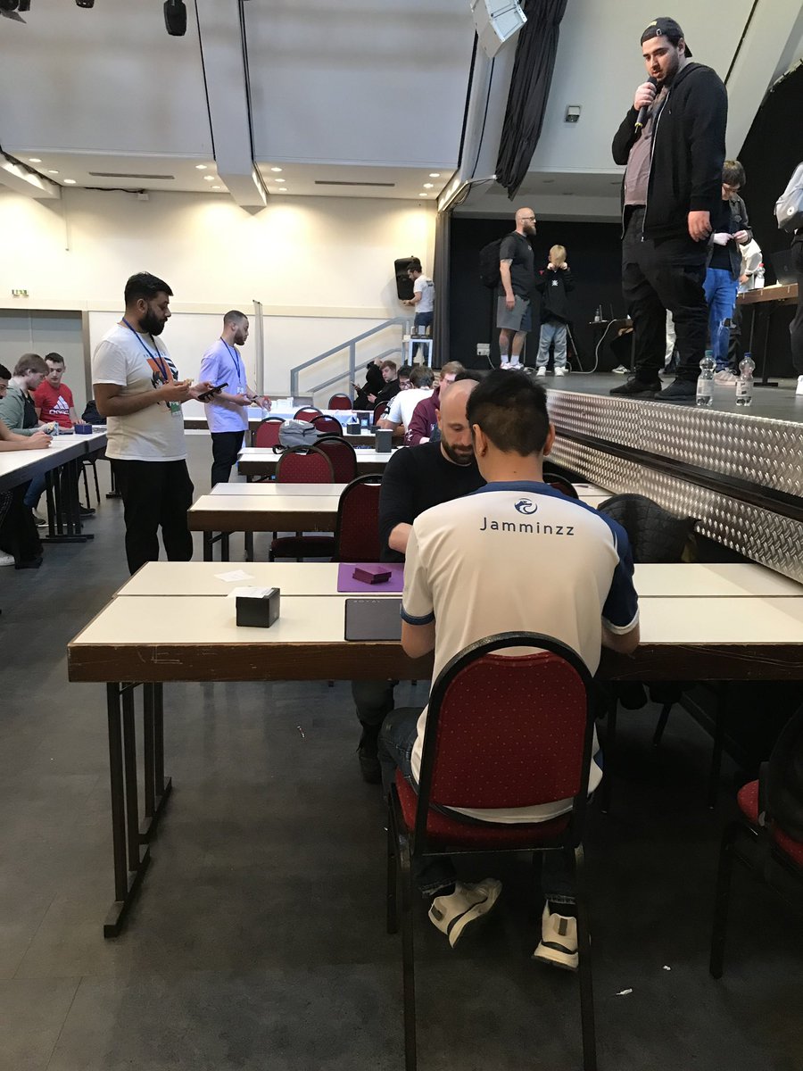 RoyalBlue_GG's tweet image. ICYMI: @Jamminzz_Gaming went full super saiyan last weekend in cologne where he managed to fight his way into the top 8 of the @dbfw_cardgameEN regional and took home an exclusive serialized card! Congratulations! Next time we will come for the #RLBWIN 

#dbfw #fusionworld #tcg