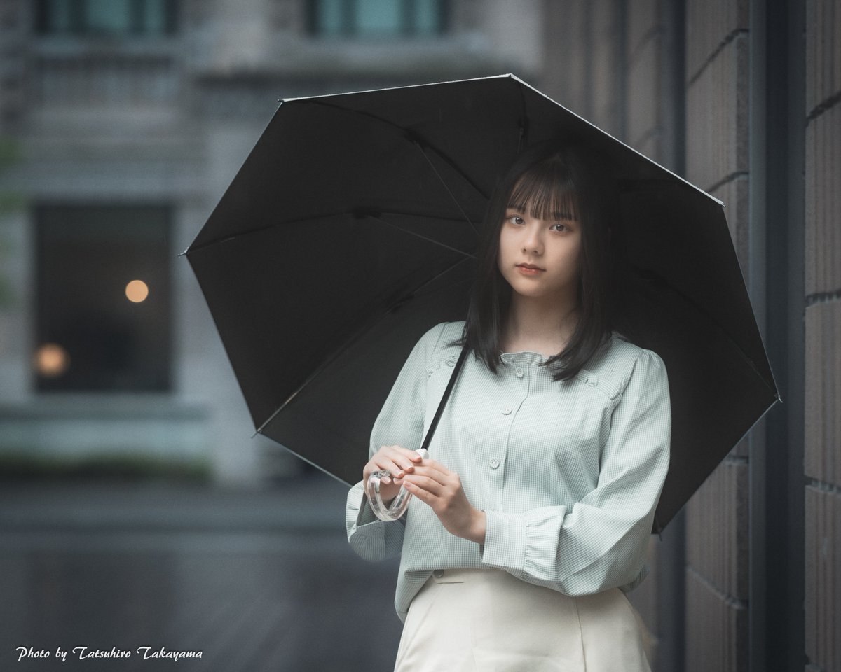 『雨に煙る』
モデル：ふみさん

ブログ「写真よしなしごと」 
ameblo.jp/tatsuhirophoto/ 
#作品撮り 
#portrait  
#ポートレート
#2024osakastreet