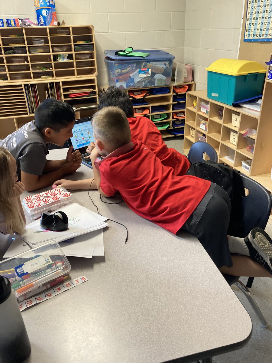 MrTimWilliamson's tweet photo. Thanks to @stiverstars who gave us a math activity where we needed to show teamwork and cooperation! #wearelakota @hopewellECS https://t.co/kqqCAp8F9J