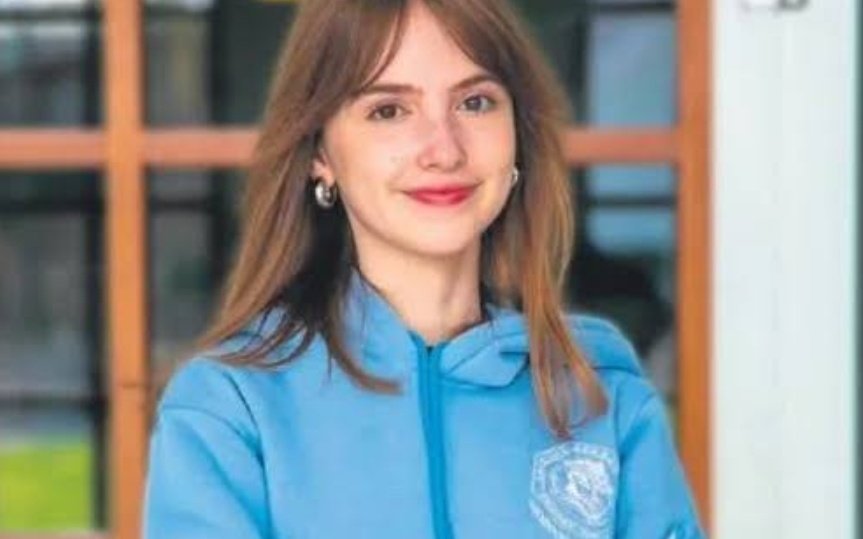 12. sınıf öğrencisi Sıla Nur Yorulmaz, 12.8 milyon liralık bursla Harvard Üniversitesi Fizik Bölümü'nü kazandı.
