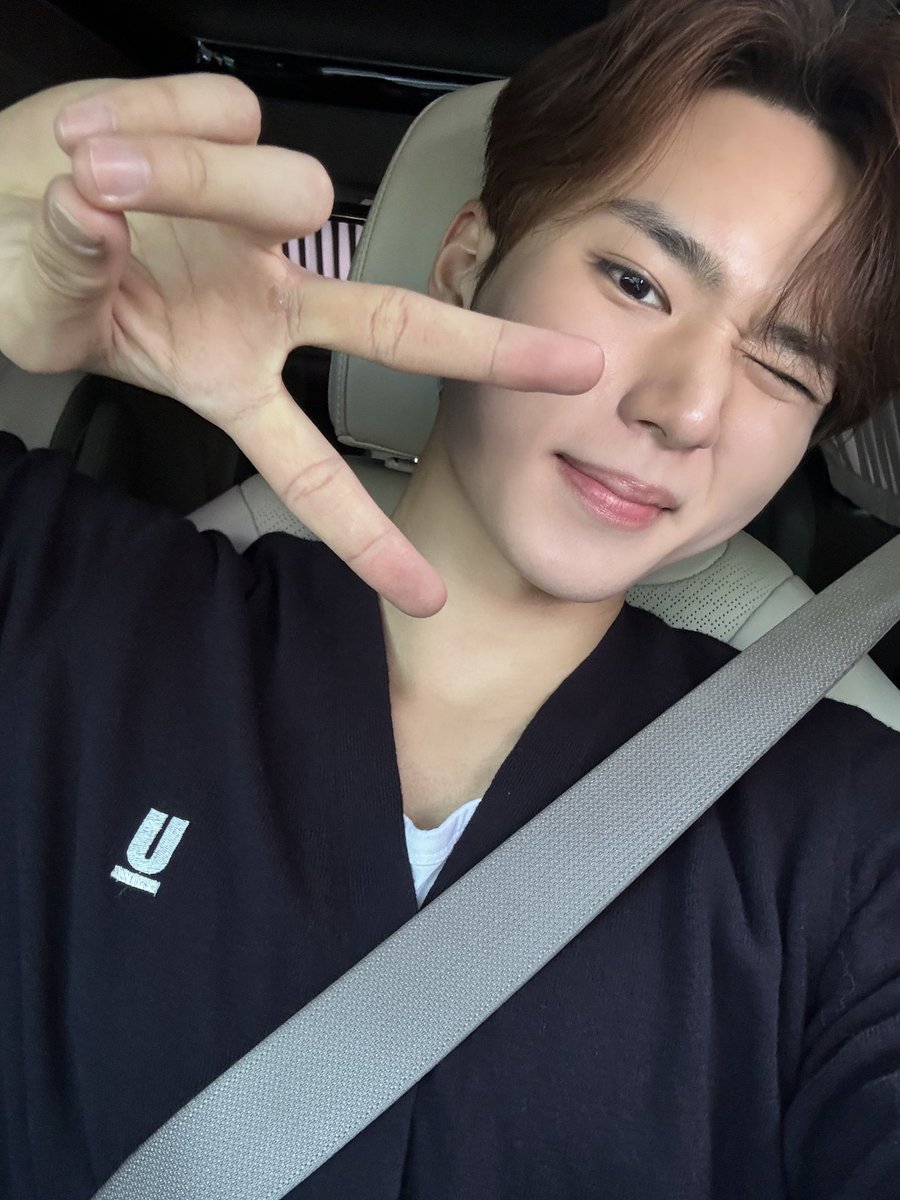 WEi__Member's tweet photo. [#준서] 흑발로 돌아갈까 고민 중🧐 https://t.co/C28SqG7PJx
