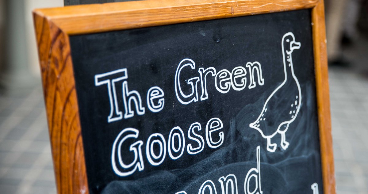 Ouverture aujourd'hui de notre café éphémère ! Venez profiter d'un déjeuner dans la cour du CCI grâce à nos amis de Green Goose qui proposent salades et sandwiches, jus et boissons chaudes ! 👉 Du mardi au samedi de 12h à 15h 🍴 A tout à l'heure !