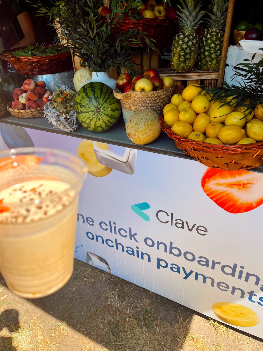 This might be the coolest thing in @dappcon_berlin Connet your @getclave wallet and get your smoothie🤤