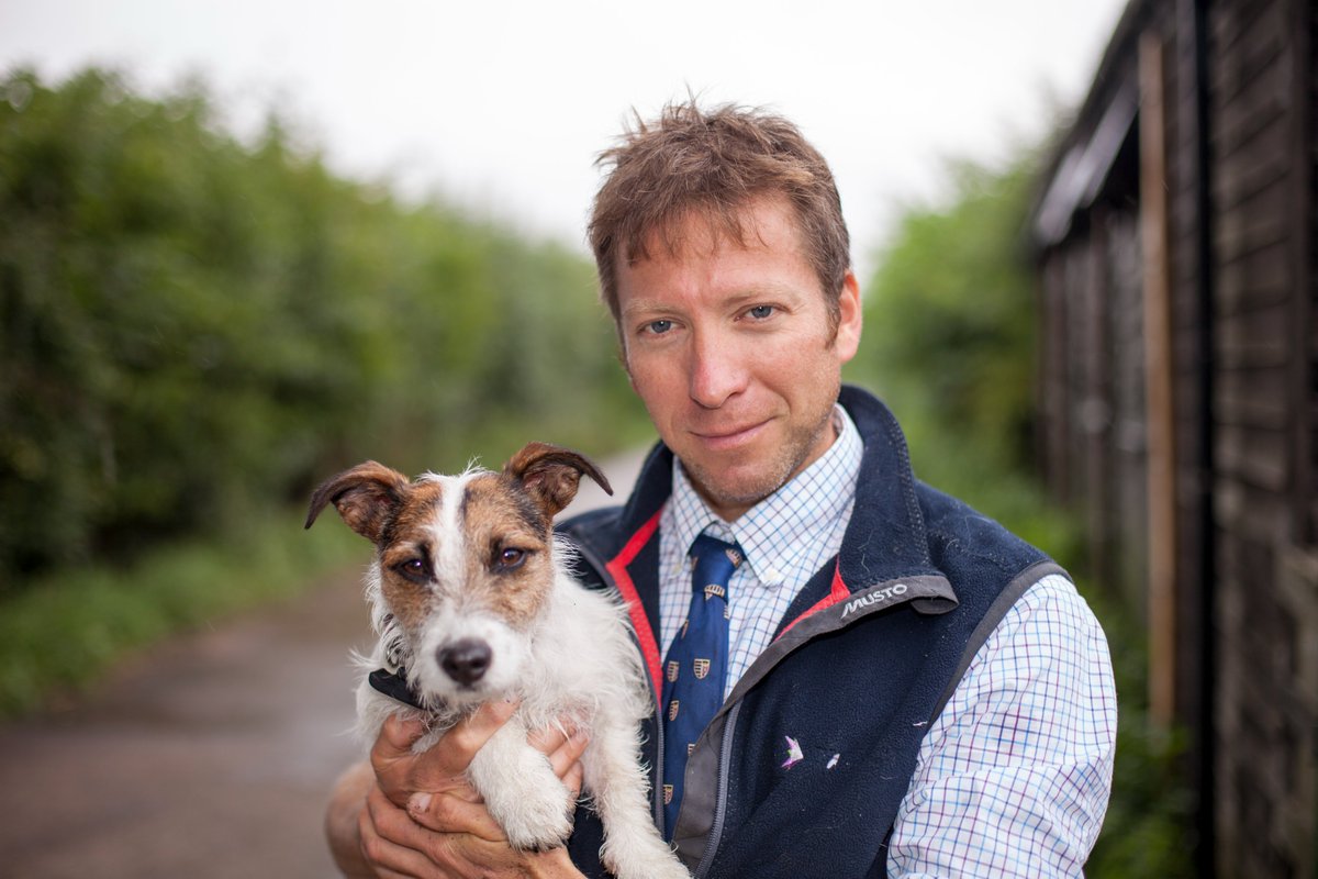 The Yorkshire Vet is celebrating its 200th episode! Looking back at the first series, it seems Peter and Julian haven't aged a bit - NEED to know their secret 😱👏 @theyorkshirevet 📺 The Yorkshire Vet, Tuesday 8pm