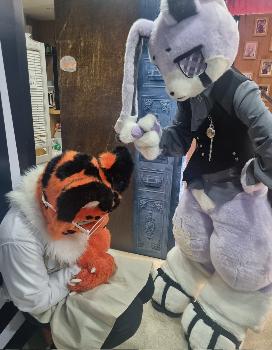 #투데이몽몽다락
몽몽다락 다시 정상 영업합니다!
(feat.몽몽다락 실세 모로 사장님께 낑낑 혼나는 중인 가나...)
귀여운 친구들 보러 몽몽다락 놀러오세요💛