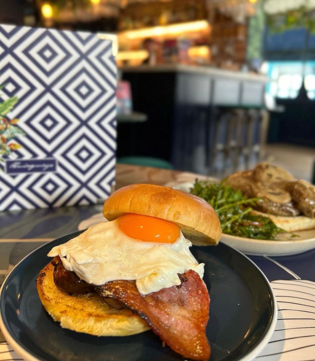 HemingwaysBar's tweet image. A brunch that's Instagram worthy? Yes please!

What better way to enjoy your weekend than with our 90 minute bottomless cocktails &amp;amp; prosecco brunch this Saturday and Sunday! Walk ins also welcome!

📲 bit.ly/3OEnqes 

#Wimbledon