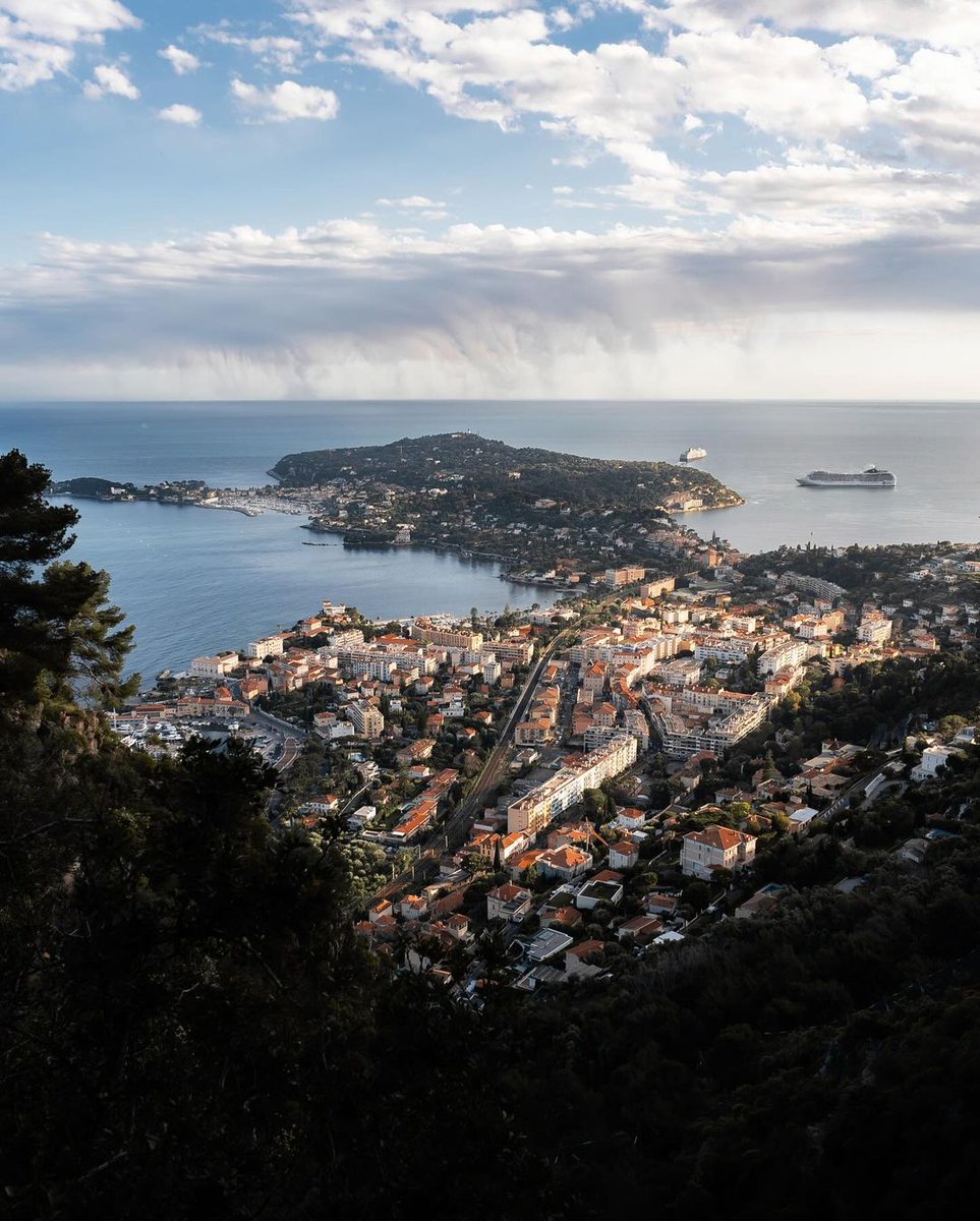 Prendre de la hauteur pour découvrir des panoramas exceptionnels sur Beaulieu-sur-Mer et Saint-Jean-Cap-Ferrat🤩

📍@exploreNCA
📸romainbosselet (IG)

#CotedAzurFrance #Departement06 @AlpesMaritimes