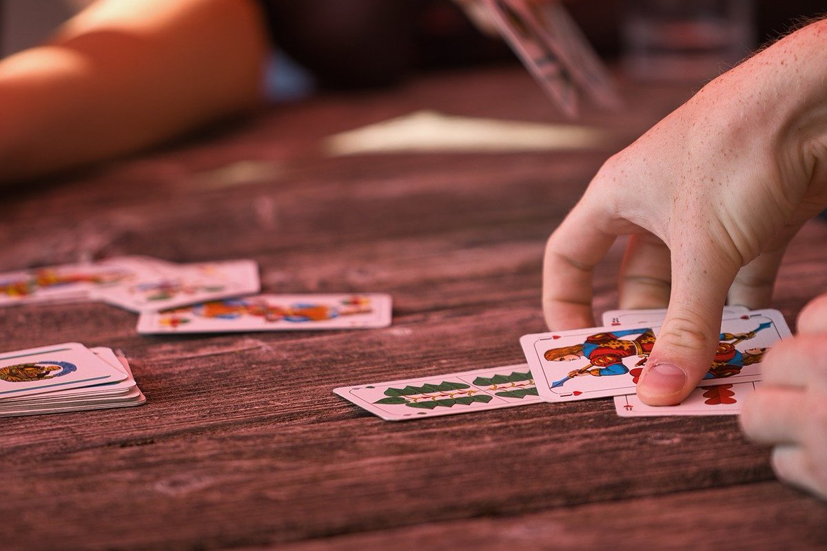 Un torneo di briscola fa insorgere gli animalisti per il premio un pò particolare. Editoriale di Tina Rossi #animali #oipa zetatielle.com/torneo-di-cart…