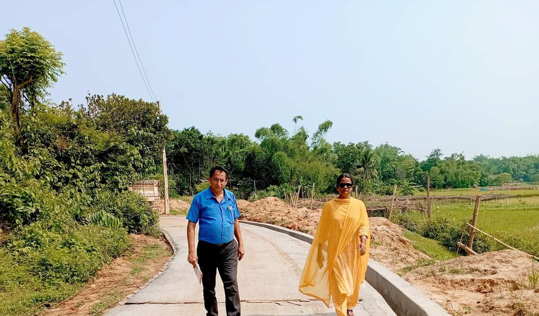 ChhandaDebbarma's tweet photo. #বিশালগড়_আর_ডি_ব্লক! 
আজ বিশালগড় বিধানসভার চন্দ্রনগর গ্রাম-পঞ্চায়েতের অন্তর্গত নবনির্মিত সি.সি রোডের কাজ পরিদর্শন করি। 

#CCROAD https://t.co/YPcVK9pSkO