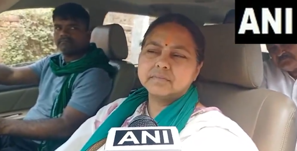 EconomicTimes's tweet photo. #Bihar | On #ChhapraFiring incident, #RJD candidate from #Pataliputra #LokSabha constituency, #MisaBharti says, "It is a saddening incident as a member of our family has died. This shows that jungle raj is at its peak under the double engine government in the state. Because they (#BJP) are losing, they are doing these incidents of killing party workers. An inquiry should be conducted into this incident."
(ANI)
🗞️ Catch the day's latest news and updates ➠ https://t.co/ScwTVIyJpA