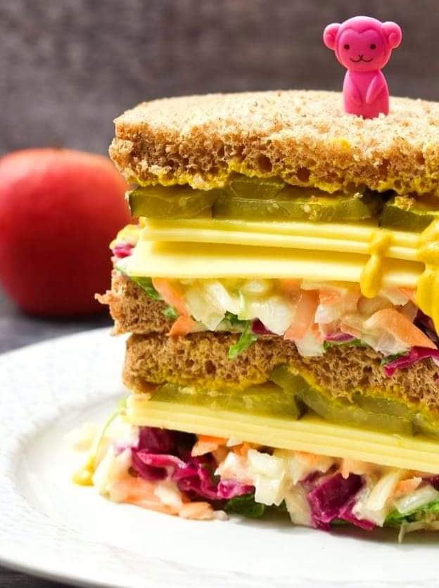 Next from the lunchbox today my absolute favourite sandwich. The Vegan New York Deli Sandwich. You can't beat it. Get the recipe and try it this week.
theveganlunchbox.co.uk/easy-vegan-new…
#vegansandwiches #veganrecipes