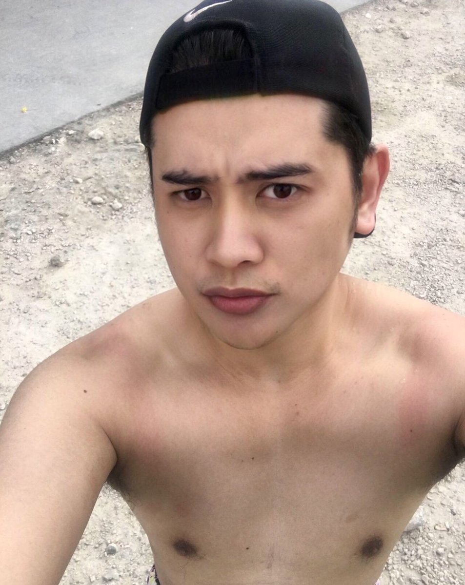 wilburryan's tweet photo. ...ang init!!! sabay tyo maligo!!! #summerbreak #summerisreal ๐ฅ๐ฅ๐ฅ๐ฅ https://t.co/K121D34pD6