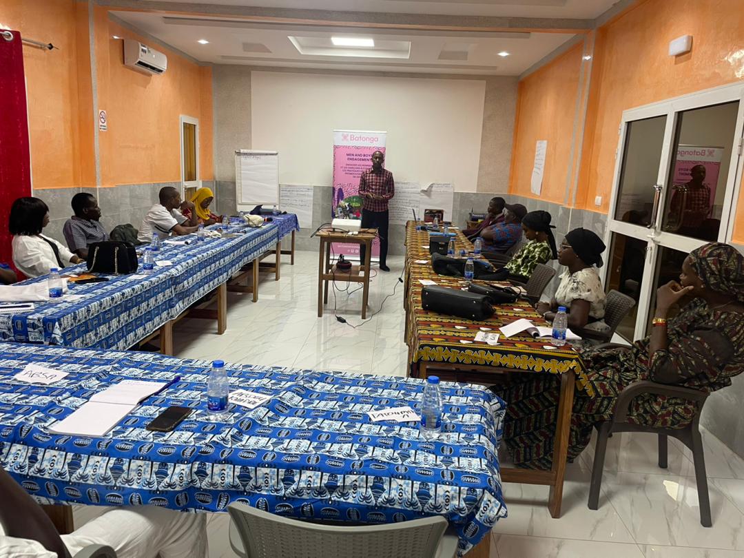 DembaSambaBa2's tweet photo. La #BatongaFoundation outille les équipes de mis en œuvre du projet #Casades #sedhiou et ONG OFAD Nafoore de kolda sur "La promotion de l'équité des genres à travers la #Strategie MEN AND BOYS ENGAGEMENT".
@BatongaFdn @FP2030NWCA
@POuagaPF @reseau_MGF_ME @aidagueye3011 https://t.co/Rn9Brre73R