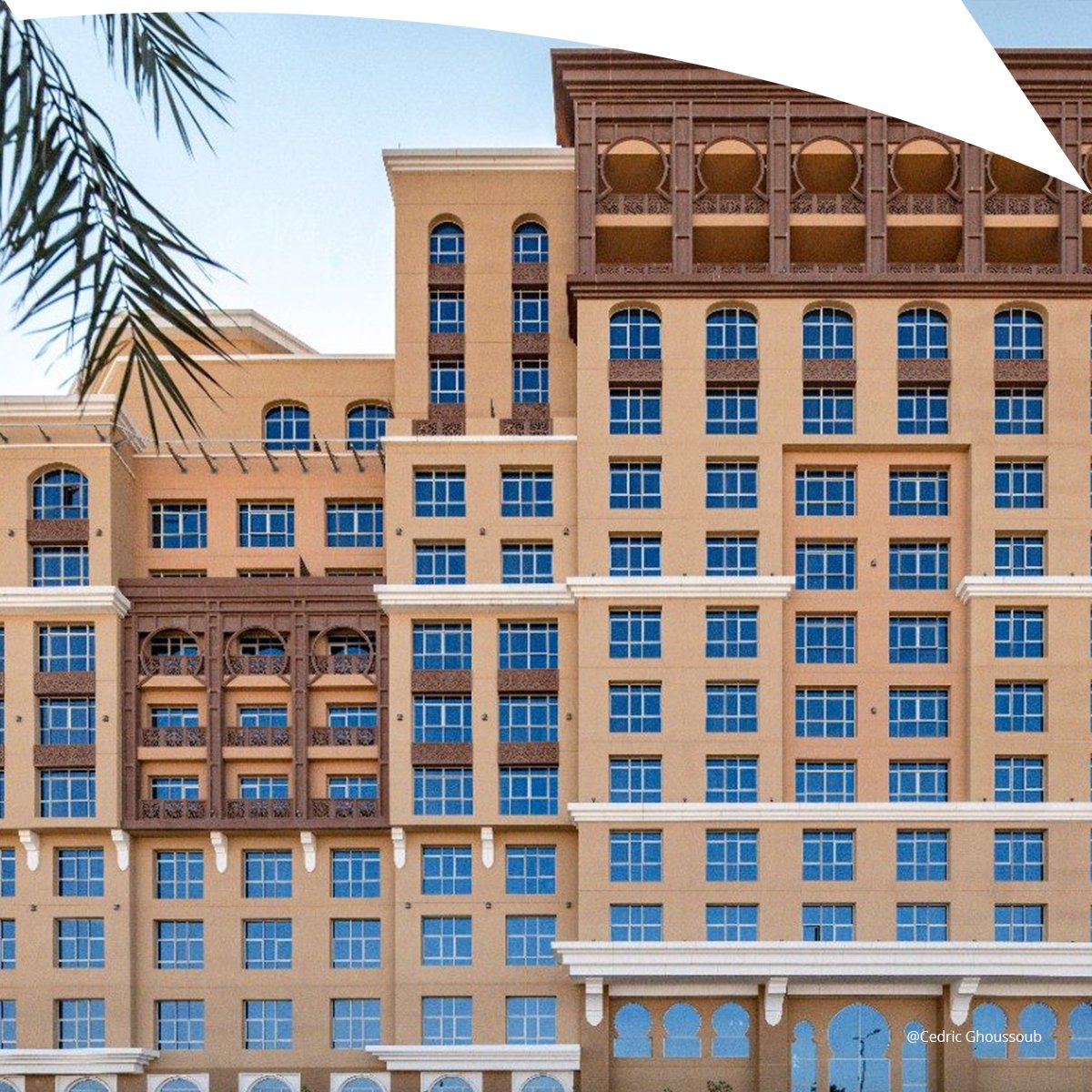 GuardianGlassME's tweet photo. فندق Shaza Riyadh مستوحى من العمارة الأندلسية مع لمسة عصرية، وهو فندق مُعاصر دخل في تصميم واجهاته #زجاج #SunGuard™ DS Blue T لقدرته على توفير عزل حراري عالٍ وانعكاسية منخفضة ومستويات عالية من نفاذية الضوء. ➡️ https://t.co/1tzioEGqfT https://t.co/IQsnTdWrJl