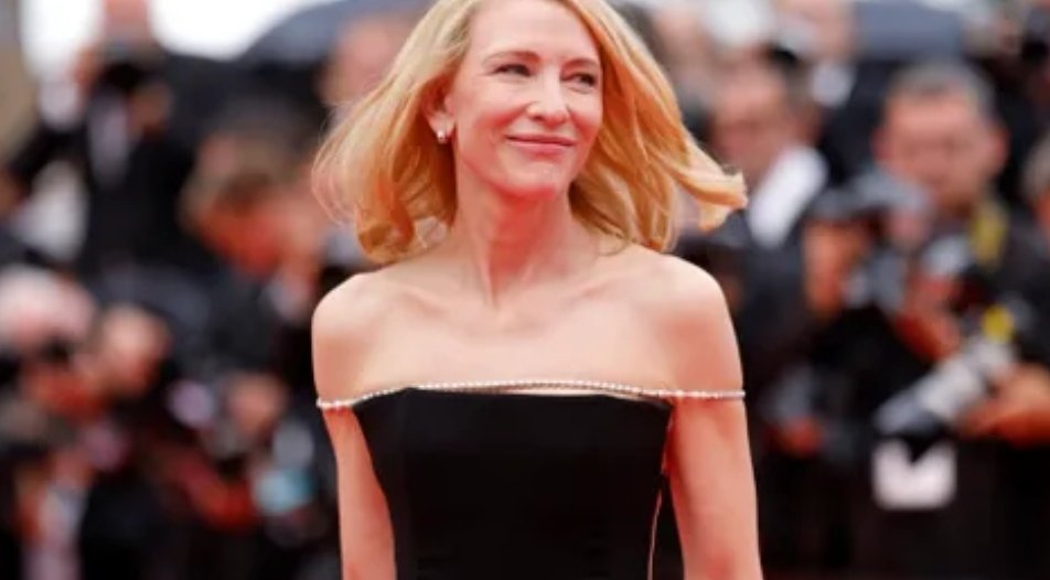 L'actrice australienne Cate Blanchett a fait une apparition remarquée lors du Festival de Cannes ce lundi 20 mai, avec une robe aux couleurs du drapeau palestinien : vert, blanc et noir... complétées par le tapis rouge du festival.