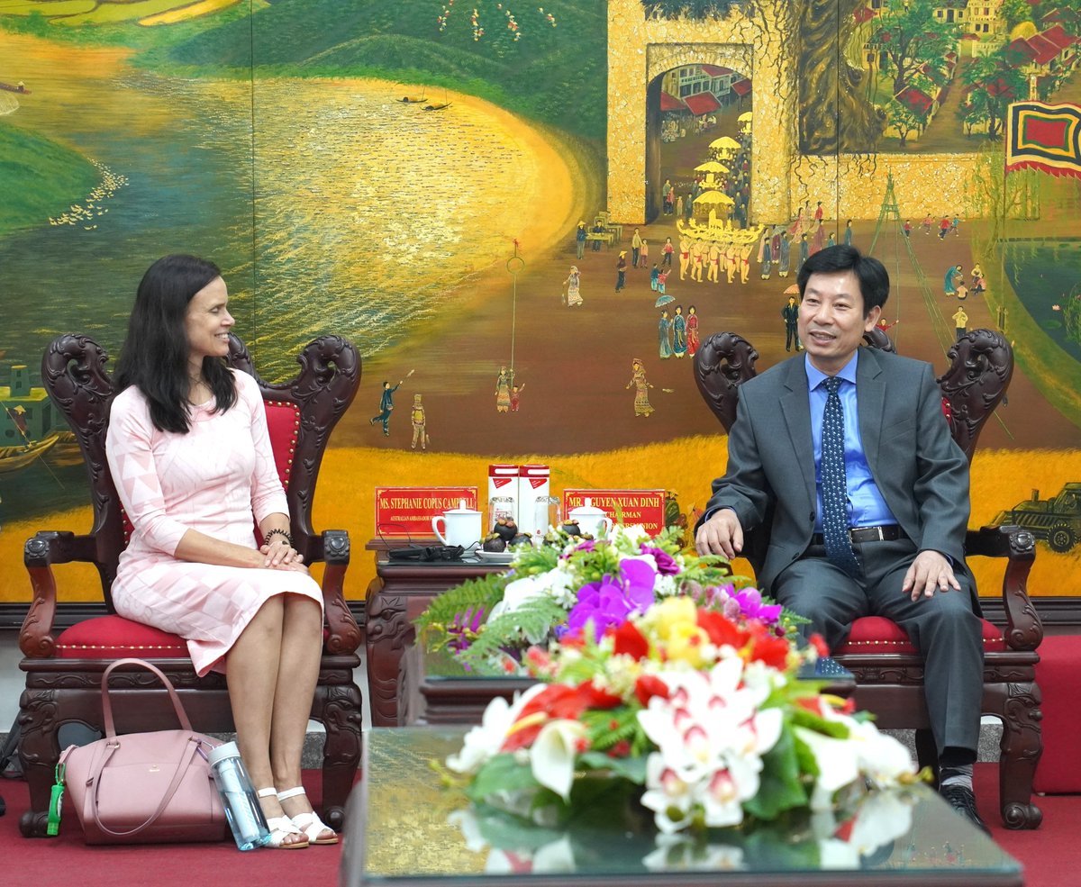 unfpa_vietnam's tweet photo. Yesterday, the @AusAmbGender visited the toll-free hotline 18001768 run by🇻🇳Farmers’ Union, supported by UNFPA & funded by @dfat. She is on a trip to learn🇻🇳's efforts & share 🇦🇺's experiences on ending violence against women and children.
#GenderEquality #SDG5 #EVAWC https://t.co/JhnjytRpy1