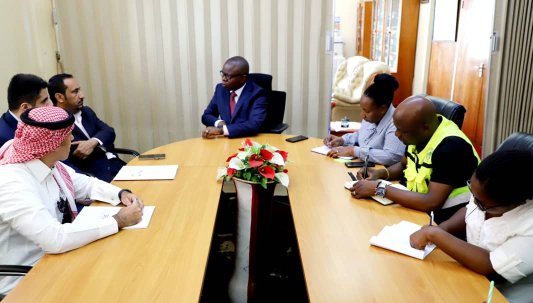 Une délégation du Fond Saudien conduite par Mr.Yaser Alotaibi vient d'être reçue par le Ministre des Infrastructures.Les entretiens portaient sur les projets auquel le Fonds participe au financement, RN16:Bururi-Gakuba vers Gitega;la RN5:Buja-Nyamitanga. <a href="/NtareHouse/">Ntare Rushatsi House</a>, <a href="/BurundiGov/">Bureau du Premier Ministre</a>