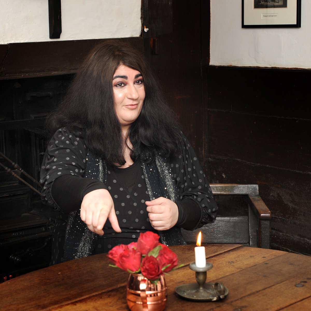 Embark on a Haunting Adventure at the Globe Inn, Dumfries On Tuesday, May 28th, join Kathleen Cronie, the award-winning storyteller for a captivating journey through the atmospheric rooms at The Globe Inn. You'll hear intriguing stories about Rabbie Burns, the chilling tale of