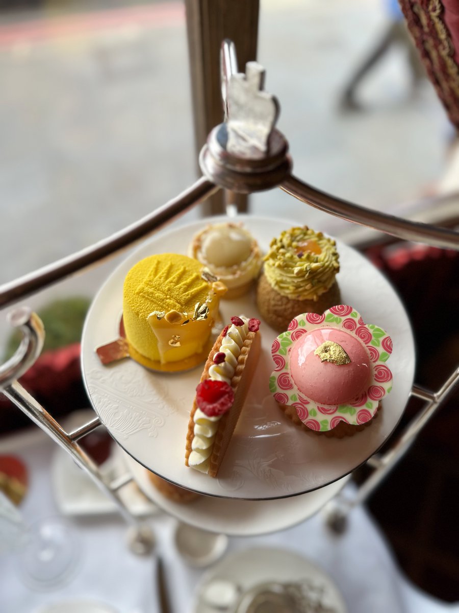 We're giving one lucky winner Royal Afternoon Tea for two at The Rubens at the Palace! afternoontea.co.uk/uk/london/vict…
To be in with a chance of winning -
1. Follow <a href="/AfternoonTeaUK/">AfternoonTeaUK</a> &amp; <a href="/rubenshotel/">rubenshotel</a> 
2. Reply with how many cups of tea you have in a day &amp; #NationalTeaDay
3. RT
T&amp;Cs in reply