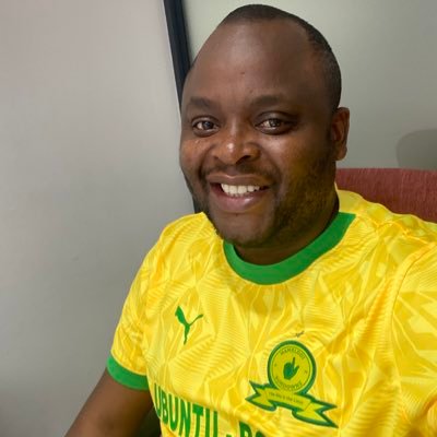 lucvonani's tweet photo. @PUMASouthAfrica @Masandawana #DSTVPREM Trophy live.👆💛 https://t.co/OXyaz8Q1PB