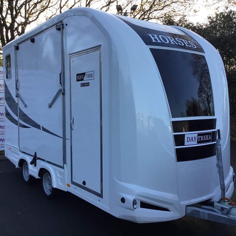 SimplyUsedVans's tweet photo. 🐎 Spring is here, and the perfect time to hit the road with your equine companion! Introducing the Equi-trek DAY Treka Horse Box!

Keys: 2
Axle config: 4x2
GVW: 3,000 kg

🔗 https://t.co/4A46zhbZik

#CommercialVans | Simply Vans https://t.co/wdIl5QQNw4