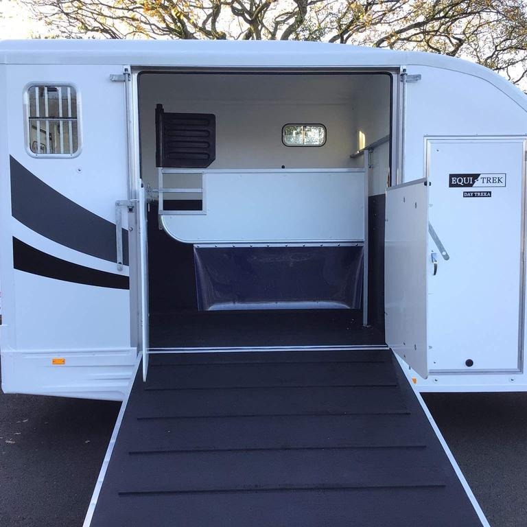 SimplyUsedVans's tweet photo. 🐎 Spring is here, and the perfect time to hit the road with your equine companion! Introducing the Equi-trek DAY Treka Horse Box!

Keys: 2
Axle config: 4x2
GVW: 3,000 kg

🔗 https://t.co/4A46zhbZik

#CommercialVans | Simply Vans https://t.co/wdIl5QQNw4
