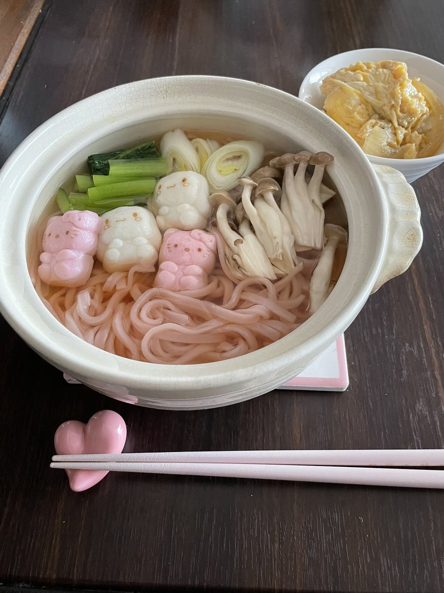 dirman_u5yong's tweet image. こんばんは✨
梅香うどん🌟
鍋焼きうどんにしてみた✨ミニ親子丼つき😋
うどんも蕎麦同様ほんのり梅の味がしておいしく頂きました⭐️
試食で食べたうめせんべい美味しかったので購入😌レンコンは梅の味がしっかりしてて梅干しに近い味です😋✨