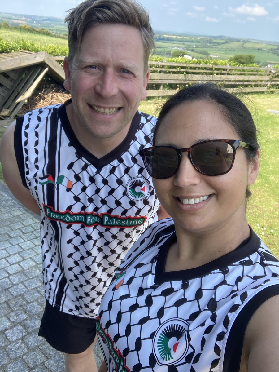 Hey folks, for anyone doing the Cork marathon/half or 10km, you may see Gareth, myself and 100 other @CampaignCork #RunnersforPalestine along the route in these snazzy tops! 🤩 We’re raising funds for a friend of ours from Gaza whose family is still there and need to evacuate.