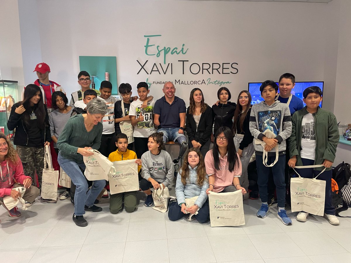 👀Coneixeu els tallers #Sumat dedicats a l'esport inclusiu?👩‍🦽

🏊L'alumnat de l'@iessesestacions ha visitat l'Espai <a href="/xavi_torres/">Xavi Torres PLY</a> de la Fundació <a href="/MallorcaIntegra/">Fundacion Mallorca Integra</a>, un lloc per aprendre amb un GRAN en valors.

🏆El nedador olímpic els ha fet xerrada  i visita a aquest indret únic.